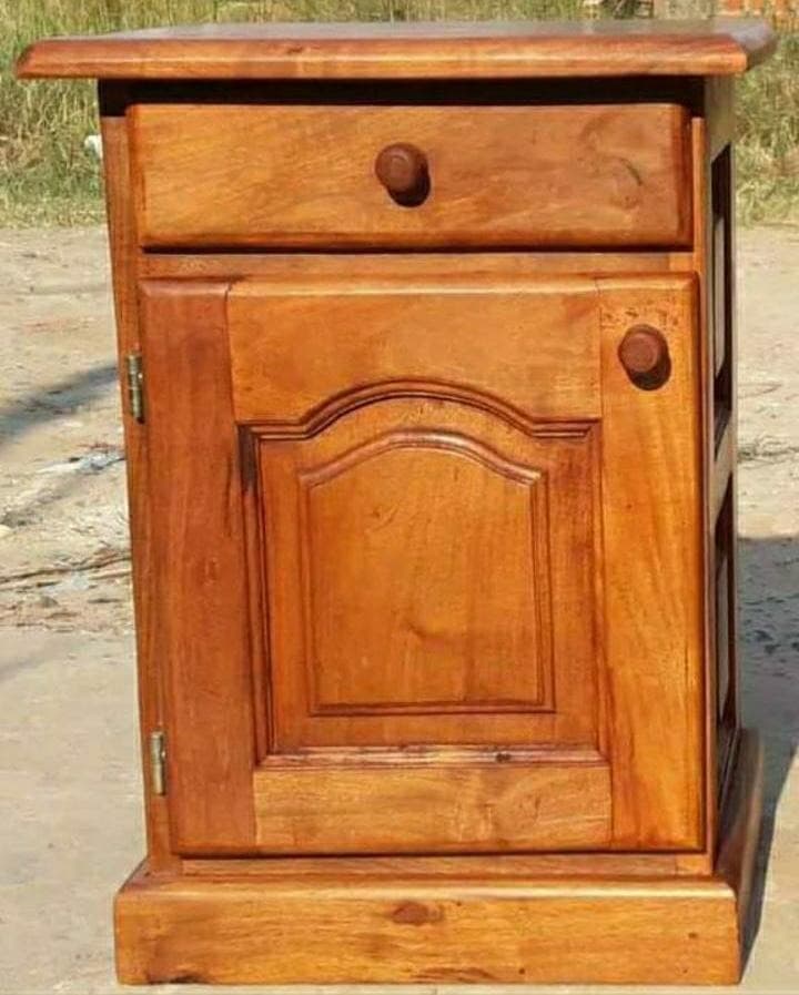 Mesita de Luz de Algarrobo Macizo con Cajón 1