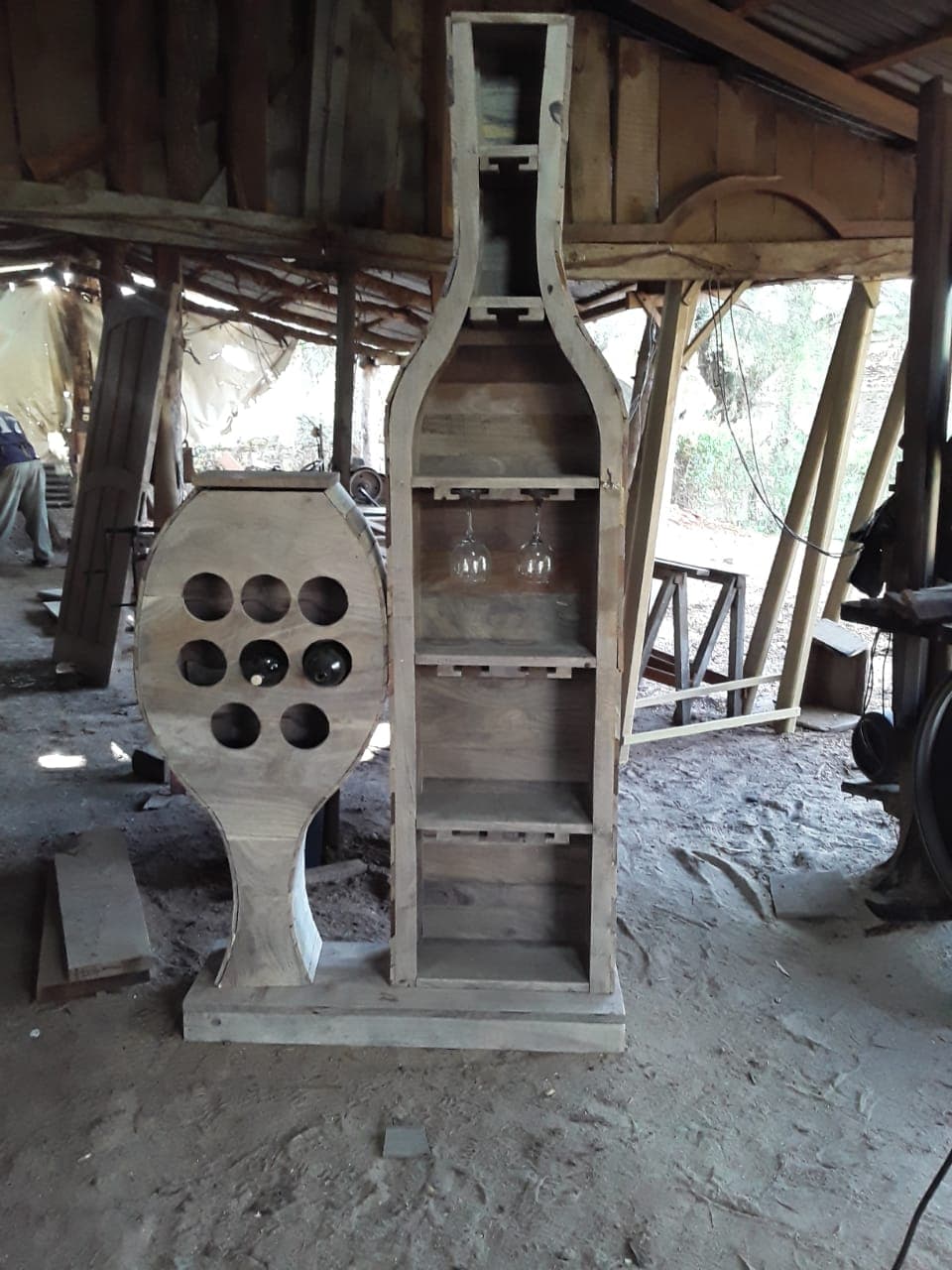 Vinoteca de Algarrobo Macizo con Botellero 2