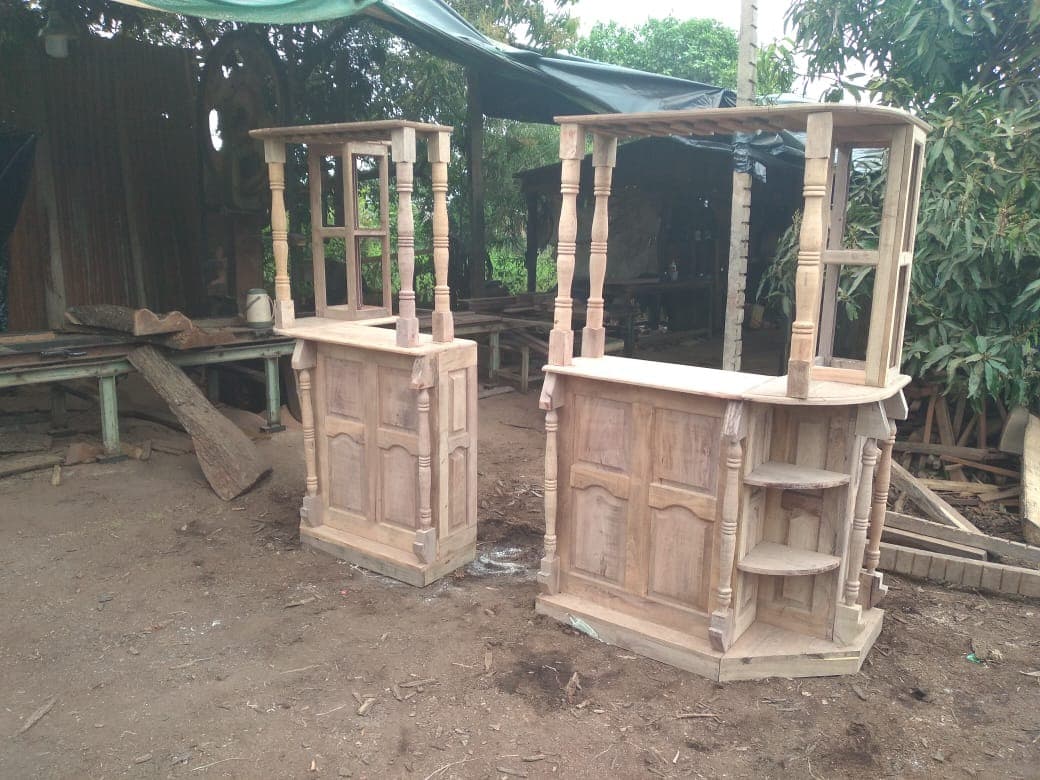 Bar Curvo de Algarrobo Macizo para Living 2